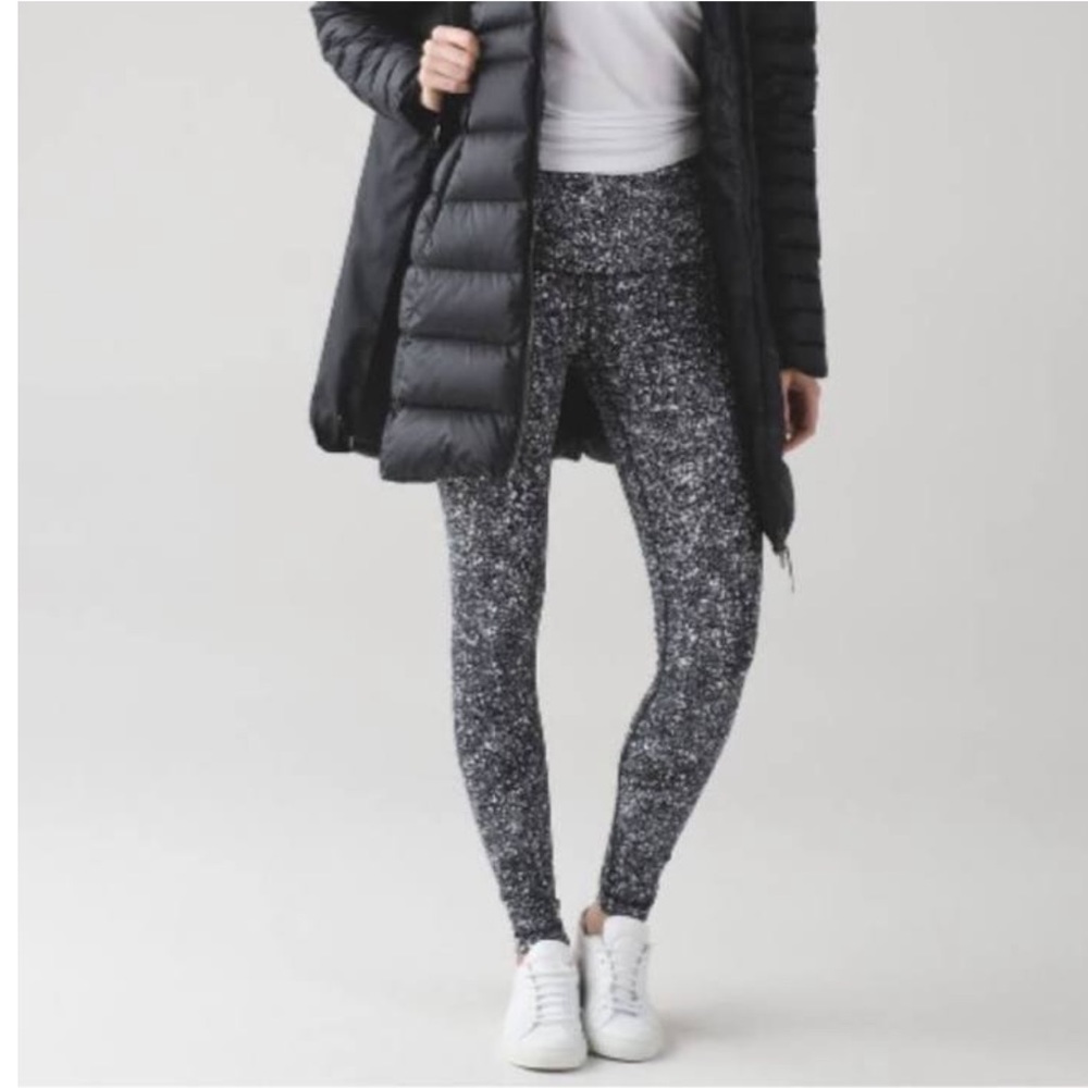 Lululemon black print high waist skinny leggings